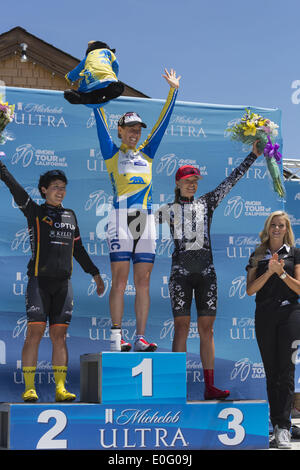 Folsom, Californie, USA. 12 mai, 2014. Lundi, 12 mai 2014.L'Amgen Tour de Californie Phase 2 time trial podium gagnants : deuxième place BRIANNA WALLE (L), lauréat ALISON POWERS (C), troisième place TAYLOR WILES (R) dans la région de Folsom, Californie. Pouvoirs a remporté le temps à 27:20:65. © Tracy Barbutes/ZUMA/ZUMAPRESS.com/Alamy fil Live News Banque D'Images