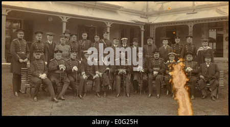 [Portrait de groupe de militaires et officiers de marine, le personnel et les civils, le Collège militaire royal de Duntroon, 1911] Banque D'Images