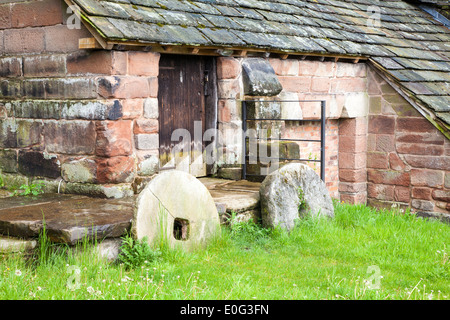 Nether Alderley Mill au sud du village de Nether Alderley, Cheshire, Angleterre Royaume-uni - PHOTO PRISE DU SENTIER PUBLIC Banque D'Images