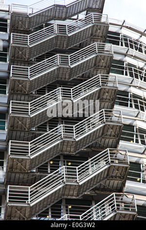 Amsterdam aux Pays-Bas. immeuble de bureaux modernes, Amsterdam in den Niederlanden modernes. Buerogebaeude Banque D'Images