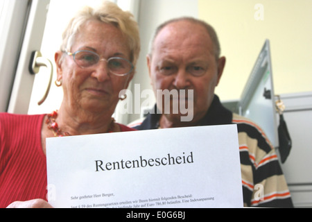 Homme avec réponse pension [], 60  +, vieux, vieux, vieux, vieux, à l'âge, le vieil homme, les hommes plus âgés, aux plus âgés, plus âgés, homme plus âgé, le groupe d'âge, fue Banque D'Images