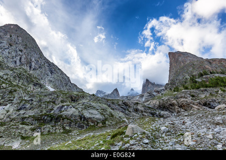 Une belle vue sur le massif du Mont Blanc du côté italien, près de Courmayeur, Italie, les Alpes, l'UNION EUROPÉENNE Banque D'Images