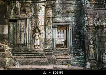 Apsara, sculptures sur pierre sur le mur de Ta Prohm temple Angkor, Siem Reap, Cambodge Banque D'Images