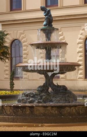 Fontaine eau dans des jardins d'Osborne House, East Cowes (île de Wight, Hampshire UK en Mai - Osbourne House Banque D'Images