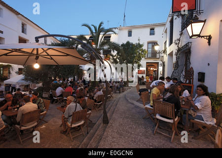 Restaurant dans la vieille ville d'Altea, Alicante, Espagne Banque D'Images