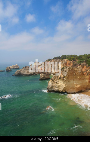 Les falaises de la plage Praia do Vau à côté de Praia da Rocha, Algarve, Portugal, Europe Banque D'Images