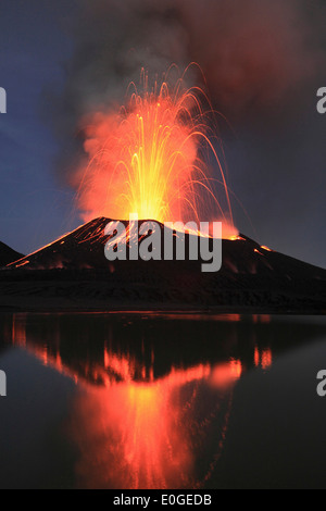 Volcan Tavurvur, Rabaul, East New Britain, Papouasie-Nouvelle-Guinée, du Pacifique Banque D'Images