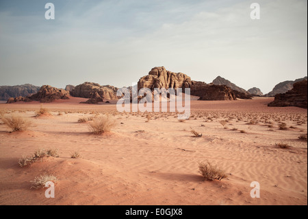 Paysage rocheux à Wadi Rum, Jordanie, Moyen-Orient, Asie Banque D'Images