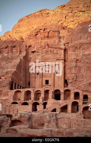 Tombeau de l'urne, tombes royales à Pétra, UNESCO World Herritage, Wadi Musa, Jordanie, Moyen-Orient, Asie Banque D'Images