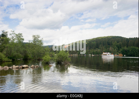 Bateau d'excursion sur le lac Titisee, Forêt Noire, Bade-Wurtemberg, Allemagne, Europe Banque D'Images