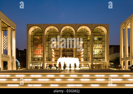 Metropolitan Opera House au Lincoln Center for the Performing Arts, Manhattan, New York City, New York, en Amérique du Nord, Etats-Unis Banque D'Images