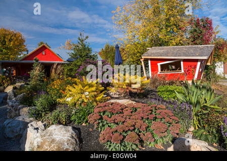 Une boutique et des jardins d'Old Chelsea, Gatineau Park, Quebec, Canada. Banque D'Images