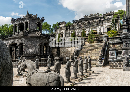 Tombe de l'empereur Khai Dinh, ville de Hue, Vietnam, Asie Banque D'Images