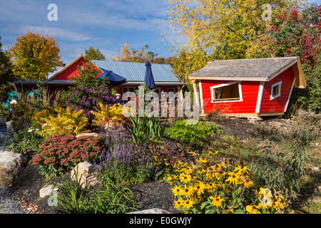 Une boutique et des jardins d'Old Chelsea, Gatineau Park, Quebec, Canada. Banque D'Images