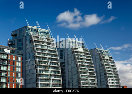 Royaume-uni, Angleterre, Salford Quays, Huron, bassin Bâtiments NV Banque D'Images