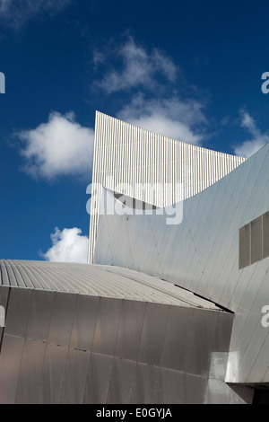 Royaume-uni, Angleterre, Salford Quays, Imperial War Museum North, par l'architecte Daniel Libeskind, extérieur Banque D'Images