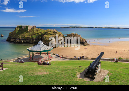 Kiosque et St Catherine's Island Castle Beach Tenby, Pembrokeshire Wales Banque D'Images