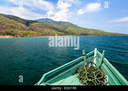 Voyage en bateau sur le lac Tanganyika, le Parc National des Montagnes Mahale, Tanzanie, Afrique orientale, Afrique du Sud Banque D'Images