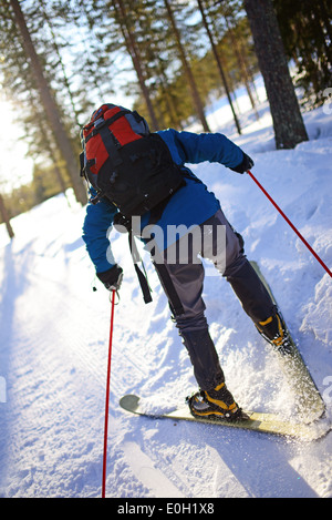 Ski dans l'Altaï Pyhä ski resort, Laponie, Finlande Banque D'Images