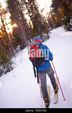 Ski dans l'Altaï Pyhä ski resort, Laponie, Finlande Banque D'Images