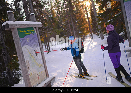 Ski dans l'Altaï Pyhä ski resort, Laponie, Finlande Banque D'Images