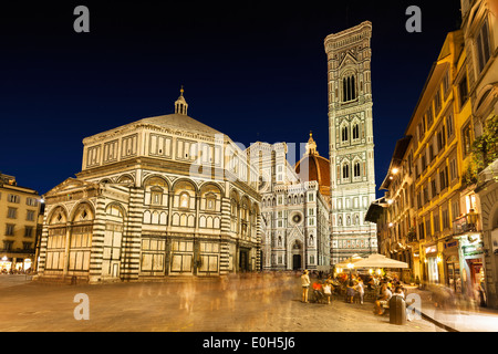 Dôme, Cathédrale Santa Maria del Fiore avec clocher de Giotto, le Baptistère, la Piazza Giovanni, Florence, Toscane, Italie, Europe Banque D'Images