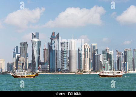 Doha, Qatar, Moyen-Orient, nouvelle skyline West Bay central financial district Banque D'Images