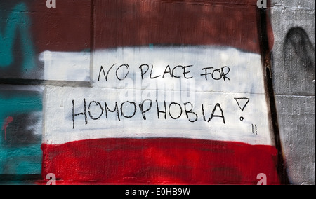 Pas de place pour l'homophobie inscription sur le mur de graffiti Banque D'Images