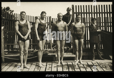 L'équipe de natation australienne, lauréats du relais nage libre, Jeux Olympiques, Stockholm, 1912. Banque D'Images