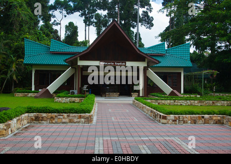 Le Centre de réhabilitation des Orang-outans de Sepilok est situé à l'extérieur de Sandakan dans l'Etat de Sabah, Malaisie, Bornéo Banque D'Images