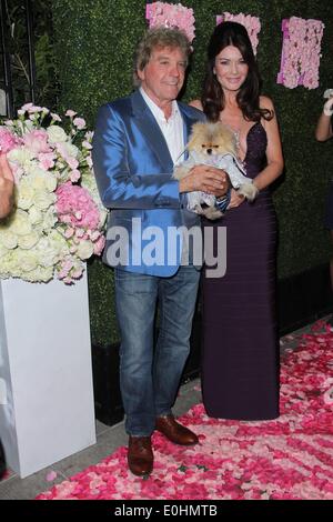 Los Angeles, Californie, USA. 13 mai, 2014. Lisa Vanderpump, Ken Todd assister à l'inauguration du Salon de la pompe hébergé par Lisa Vanderpump et Ken Todd a tenu à la pompe le 13 mai 2014 à West Hollywood, Californie, USA. Credit : TLeopold ZUMAPRESS.com/Alamy/Photos/Globe Live News Banque D'Images