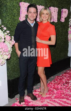 Los Angeles, Californie, USA. 13 mai, 2014. Ali Fedotowsky, Kevin Manno assister à l'inauguration du Salon de la pompe hébergé par Lisa Vanderpump et Ken Todd a tenu à la pompe le 13 mai 2014 à West Hollywood, Californie, USA. Credit : TLeopold ZUMAPRESS.com/Alamy/Photos/Globe Live News Banque D'Images