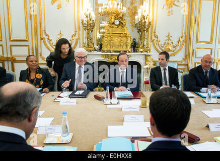 Paris, France. 14 mai, 2014. Le ministre allemand des affaires étrangères, Frank-Walter Steinmeier (2-L) assiste à la réunion du cabinet avec le président français François Hollande (C) à Paris, France, 14 mai 2014. Photo : THOMAS KOEHLER/DPA - Piscine/dpa/Alamy Live News Banque D'Images