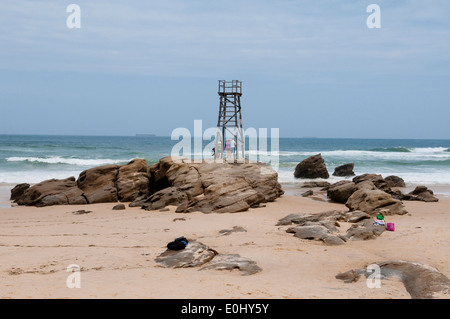 La vieille tour sauveteur plage Redhead à près de Newcastle, Nouvelle-Galles du Sud, Australie. Banque D'Images