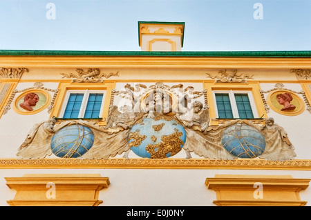 Panneau d'Uranus, conçu par Johannes Hevelius et al, sur le mur nord du Palais de Wilanów à Varsovie, Pologne Banque D'Images