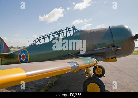 Biggin Hill, Royaume-Uni, le 14 mai, 2014. Un plan de formation Harvard FE788, à Biggin Hill Heritage Hangar lors de l'aperçu de la 70e commémoration de D Day Crédit : Keith Larby/Alamy Live News Banque D'Images