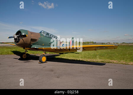 Biggin Hill, Royaume-Uni, le 14 mai, 2014. Un plan de formation Harvard FE788, à Biggin Hill Heritage Hangar lors de l'aperçu de la 70e commémoration de D Day Crédit : Keith Larby/Alamy Live News Banque D'Images