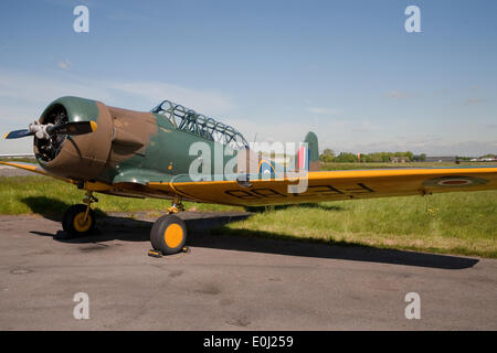 Biggin Hill, Royaume-Uni, le 14 mai, 2014. Un plan de formation Harvard FE788, à Biggin Hill Heritage Hangar lors de l'aperçu de la 70e commémoration de D Day Crédit : Keith Larby/Alamy Live News Banque D'Images