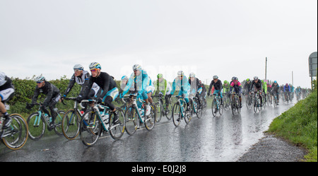 Tour d'Italie Cycliste sur la route côtière à Gortconney de Ballycastle, comté d'Antrim en Irlande du Nord Banque D'Images