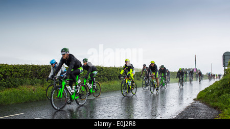 Tour d'Italie Cycliste sur la route côtière à Gortconney de Ballycastle, comté d'Antrim en Irlande du Nord Banque D'Images