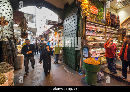 L'entrée de l'Égypte ou marché aux épices, Eminonu, Istanbul, Turquie. Banque D'Images