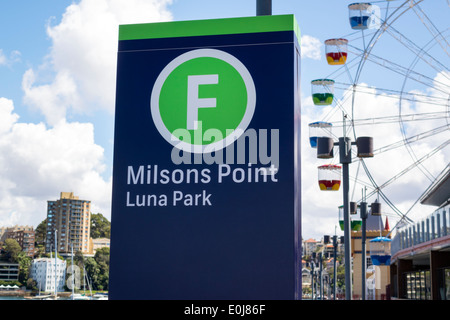 Sydney Australie,Milsons point,Luna Park,panneau,quai de ferry,Sydney Ferries,Ferris Wheel,AU140310064 Banque D'Images