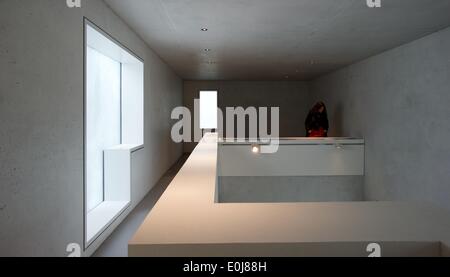 Dessau-Rosslau, Allemagne. 14 mai, 2014. L'intérieur de l'Meisterhaus (lit. chambre des maîtres) de Walter Gropius (1883-1969) est représentée à l'Meisterhaussiedlung (lit. Les maisons des maîtres) Règlement de Dessau-Rosslau, Allemagne, 14 mai 2014. Président de l'Allemagne Joachim Gauck est ouvert le Meisterhaeuser errected récemment qui ont été détruites pendant la Seconde Guerre mondiale le 16 mai 2014. Photo : PETER ENDIG/dpa/Alamy Live News Banque D'Images