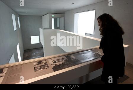 Dessau-Rosslau, Allemagne. 14 mai, 2014. L'intérieur de l'Meisterhaus (lit. chambre des maîtres) de Walter Gropius (1883-1969) est représentée à l'Meisterhaussiedlung (lit. Les maisons des maîtres) Règlement de Dessau-Rosslau, Allemagne, 14 mai 2014. Président de l'Allemagne Joachim Gauck est ouvert le Meisterhaeuser errected récemment qui ont été détruites pendant la Seconde Guerre mondiale le 16 mai 2014. Photo : PETER ENDIG/dpa/Alamy Live News Banque D'Images