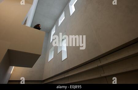 Dessau-Rosslau, Allemagne. 14 mai, 2014. L'intérieur de l'Meisterhaus (lit. chambre des maîtres) de László Moholy-Nagy (1895-1946) est représentée à l'Meisterhaussiedlung (lit. Les maisons des maîtres) Règlement de Dessau-Rosslau, Allemagne, 14 mai 2014. Président de l'Allemagne Joachim Gauck est ouvert le Meisterhaeuser errected récemment qui ont été détruites pendant la Seconde Guerre mondiale le 16 mai 2014. Photo : PETER ENDIG/dpa/Alamy Live News Banque D'Images