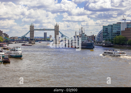 Vue sur le Tower Bridge, le HMS Belfast, Tamise Banque D'Images