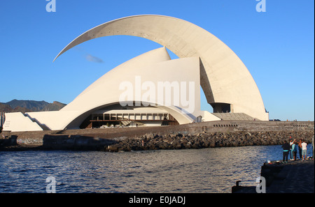 L'extérieur de l'Auditorio de Tenerife 'Adán Martín', à Santa Cruz de Tenerife, conçu par l'architecte Santiago Calatrava Banque D'Images