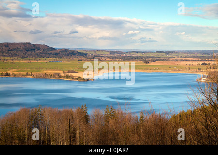 Lake Kochel (Kochelsee) en Bavière sur une journée d'hiver ensoleillée, Allemagne Banque D'Images