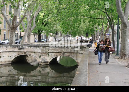 Canal de la fontaine, Nîmes, Languedoc-Roussillion, Provence, France, Europe Banque D'Images