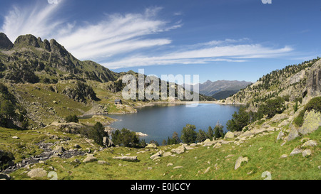 Lac Majeur de Colomers au Colomers lacs dans les Pyrénées catalanes. Banque D'Images